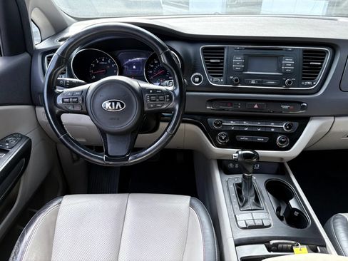 Used 2017 Kia Sedona LX w/ LX Essentials Premium Package FWD image 25