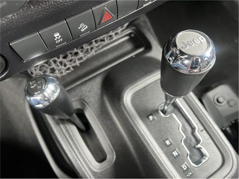 Used 2015 Jeep Wrangler Unlimited Sahara w/ Connectivity Group image 32