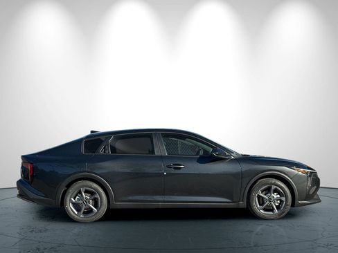 New 2026 Kia K4 LXS image 3