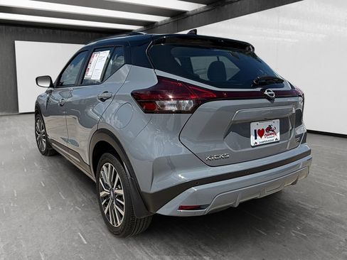 Used 2023 Nissan Kicks SR w/ SR Premium Package FWD image 3