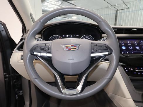 Used 2023 Cadillac XT6 Premium Luxury w/ Technology Package AWD/4WD image 10