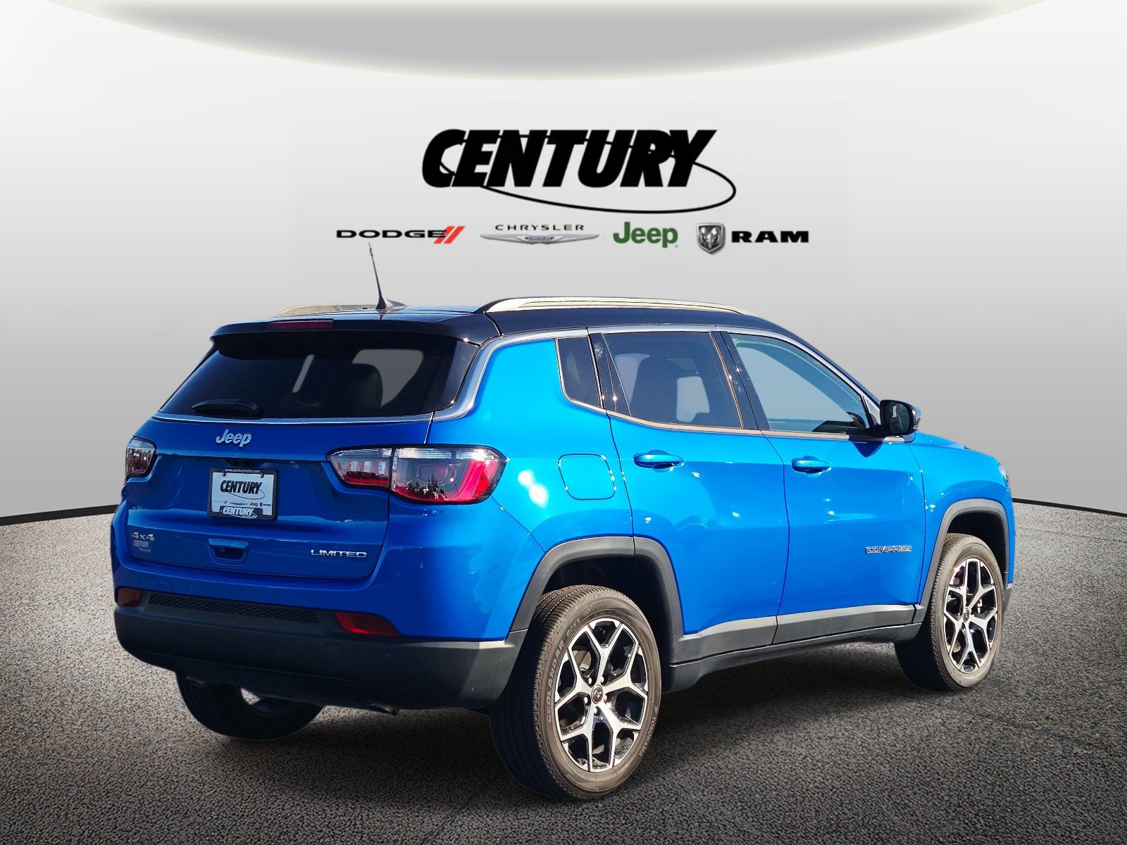 Used 2026 Jeep Compass Limited w/ Sun, Sound & Navigation Group AWD/4WD image 4