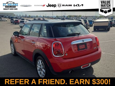 Used 2019 MINI Cooper 4-Door Hardtop w/ Premium Package FWD image 4