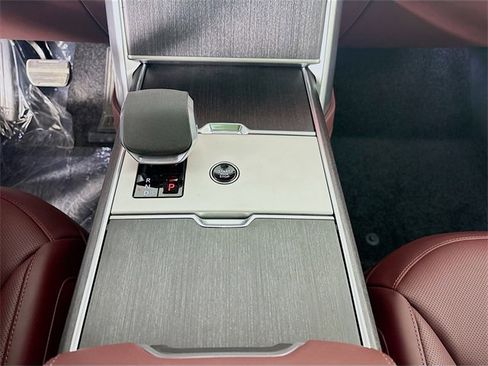 New 2026 Land Rover Range Rover SE image 18