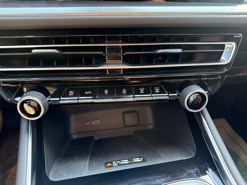 Used 2025 Chevrolet Traverse LT AWD/4WD image 26
