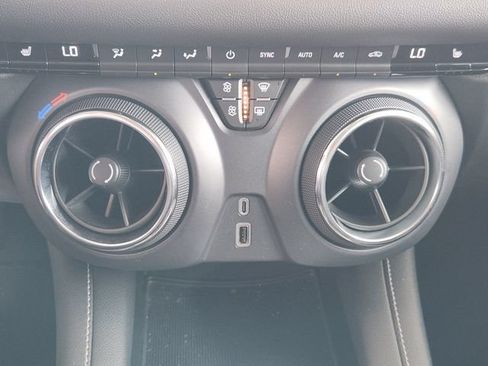 Used 2025 Chevrolet Blazer LT FWD image 17
