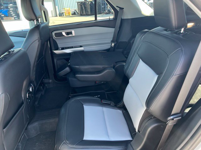 Used 2023 Ford Explorer XLT w/ Equipment Group 202A AWD/4WD image 4