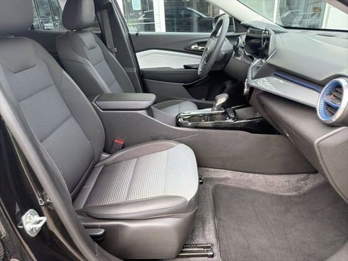 Used 2025 Chevrolet Trax LT image 15