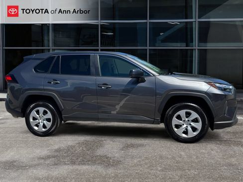 Used 2025 Toyota RAV4 LE AWD/4WD image 12