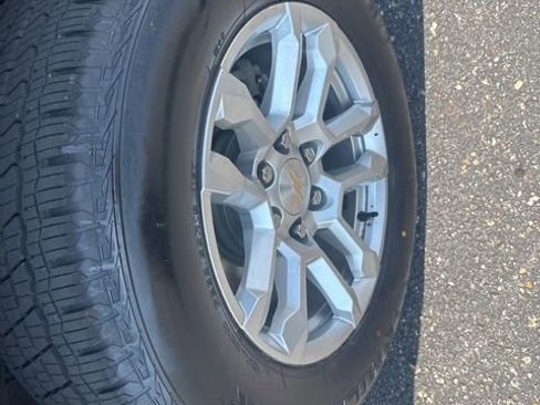 Used 2023 Chevrolet Silverado 1500 LT image 31