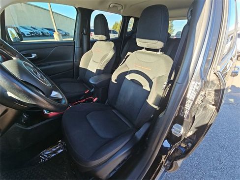 Used 2018 Jeep Renegade Trailhawk w/ UConnect 8.4 Nav Group image 15