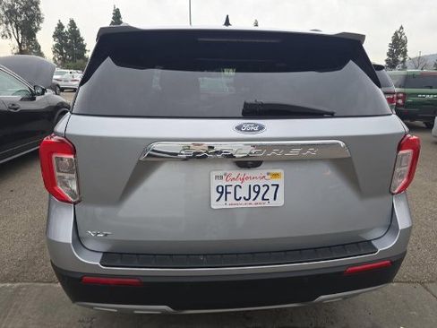Used 2022 Ford Explorer XLT w/ Equipment Group 202A image 5