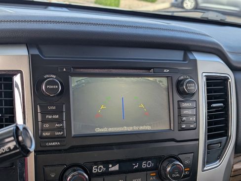 Used 2018 Nissan Titan SL w/ Chrome Package image 23