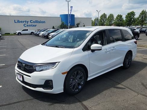 New 2026 Honda Odyssey Touring image 3