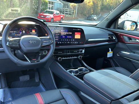 New 2026 Chevrolet Traverse RS w/ LPO, Floor Liner Package FWD image 16