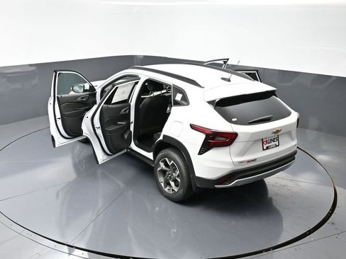 New 2025 Chevrolet Trax LT w/ Driver Confidence Package image 54