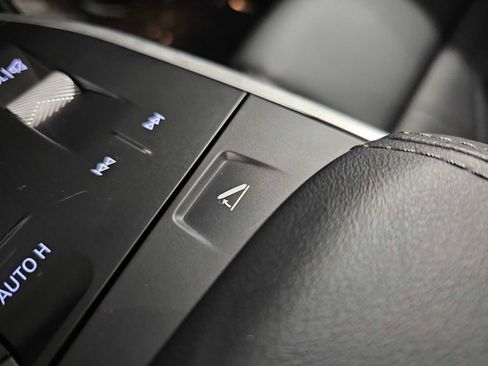 Used 2025 BMW X1 xDrive28i w/ Technology Package image 22