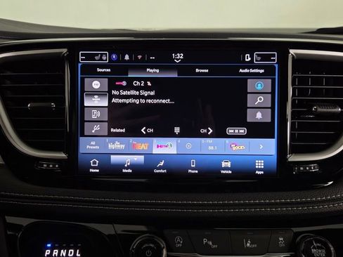 New 2026 Chrysler Pacifica Select FWD image 24