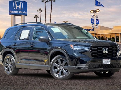 Certified 2025 Honda Pilot Sport image 2