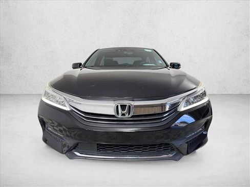 Used 2017 Honda Accord Touring image 10