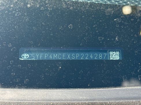 Used 2025 Toyota Corolla SE w/ SE Premium Package FWD image 8