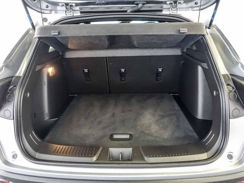 Used 2025 Chevrolet Trax RS w/ Sunroof Package FWD image 28