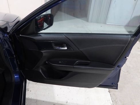 Used 2015 Honda Accord Sport image 28