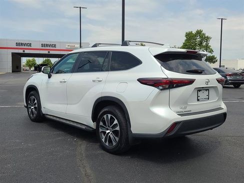 Certified 2025 Toyota Highlander XLE AWD/4WD image 37