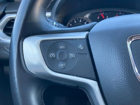 Used 2023 GMC Acadia SLT image 16