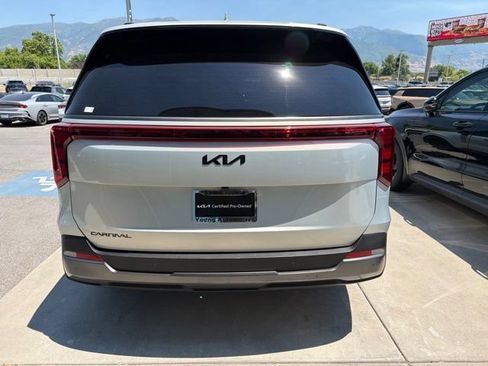 Used 2025 Kia Carnival SX w/ SX Dark Edition Package FWD image 6