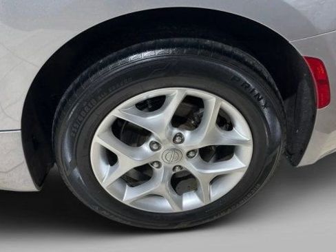 Used 2020 Chrysler Pacifica Limited image 19