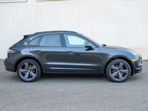 Certified 2025 Porsche Macan image 9
