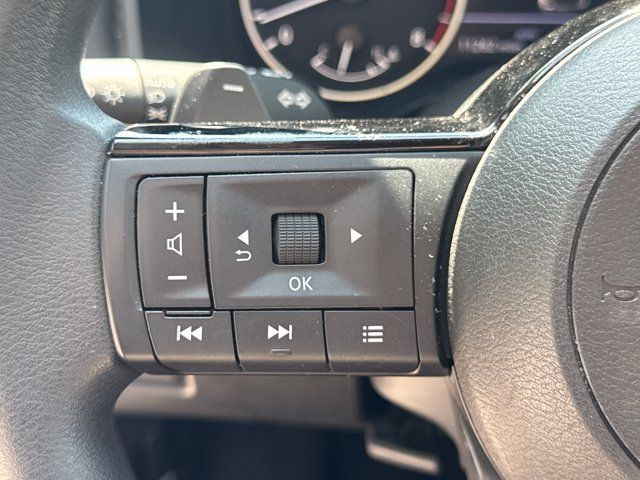 Used 2023 Nissan Rogue SV AWD/4WD image 25