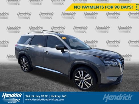 Used 2025 Nissan Pathfinder Platinum w/ Cargo Package FWD image 1