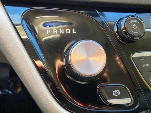 Used 2022 Chrysler Pacifica Touring-L image 26