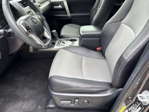 Used 2017 Toyota 4Runner SR5 Premium RWD image 9