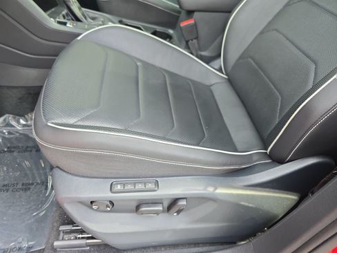 Certified 2024 Volkswagen Tiguan SEL R-Line AWD/4WD image 30