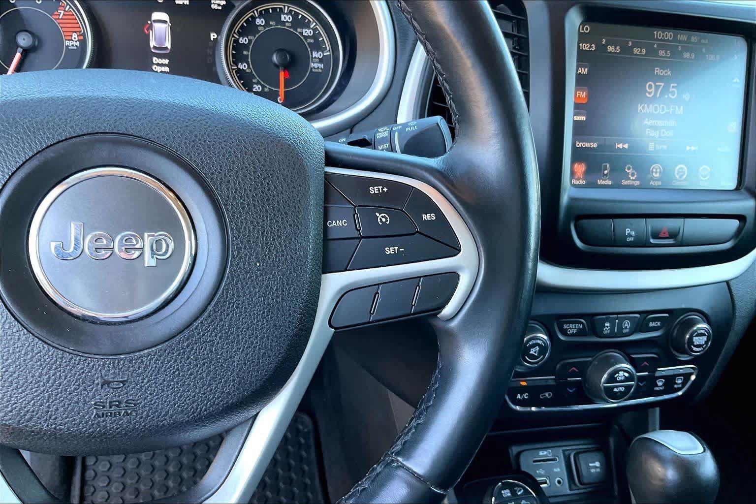 Used 2018 Jeep Cherokee Trailhawk AWD/4WD image 24