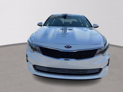 Used 2017 Kia Optima LX FWD image 2