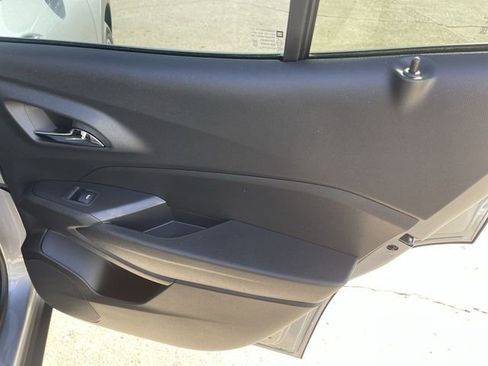 Used 2025 Chevrolet Trax LT image 14