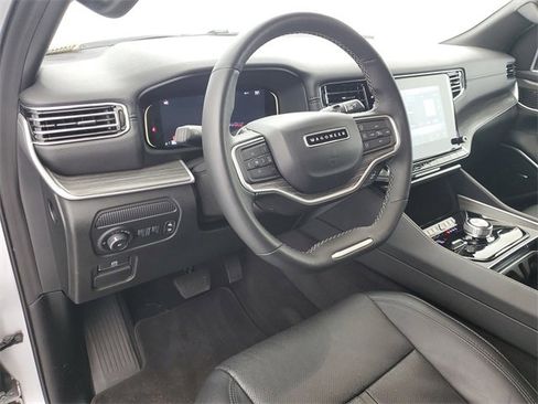 Used 2024 Jeep Wagoneer L Series II w/ Flexible Seating Group image 18