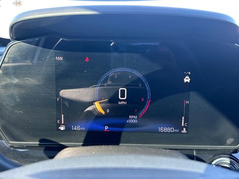 Used 2025 Chevrolet Trax RS w/ Sunroof Package image 19