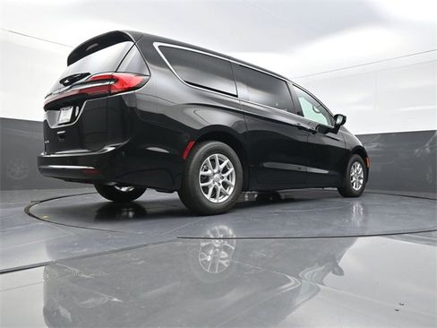 New 2026 Chrysler Pacifica Select image 23