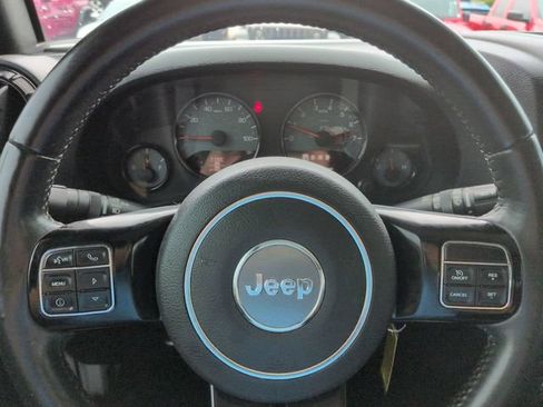 Used 2016 Jeep Wrangler Unlimited Sahara AWD/4WD image 32
