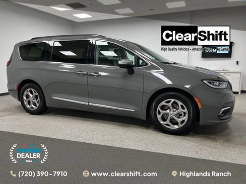 Used 2023 Chrysler Pacifica Limited FWD image 1
