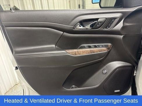 Used 2023 GMC Acadia Denali image 13