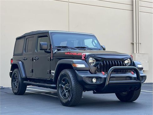 Used 2018 Jeep Wrangler Unlimited Sport image 21