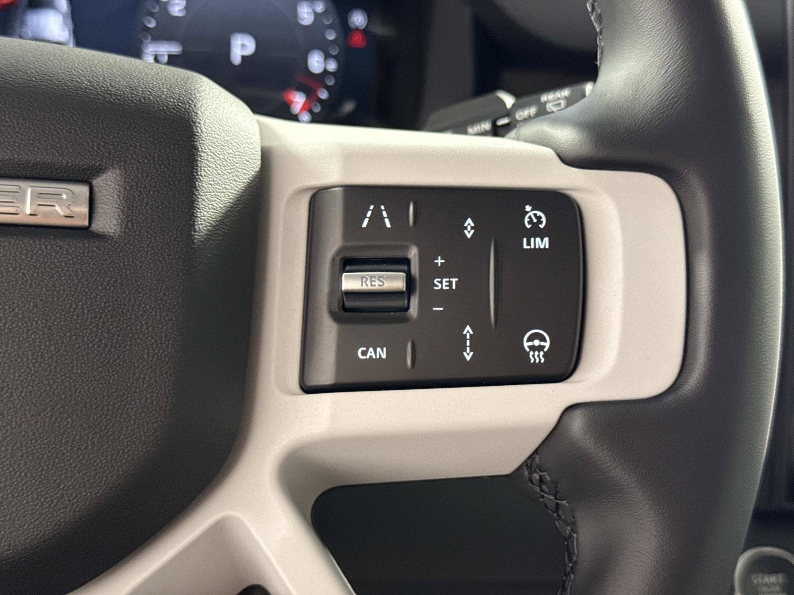 New 2026 Land Rover Defender 110 X-Dynamic SE AWD/4WD image 31
