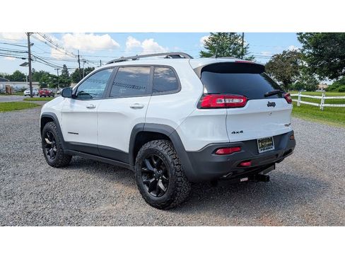 Used 2018 Jeep Cherokee Trailhawk w/ Comfort/Convenience Group image 5