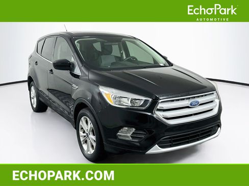 Used 2019 Ford Escape SE FWD image 1